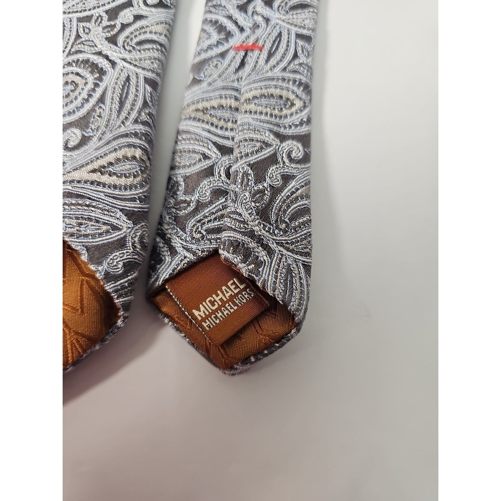Michael‎ Kors Tie Silver Paisley 100% Silk - Picture 6 of 9